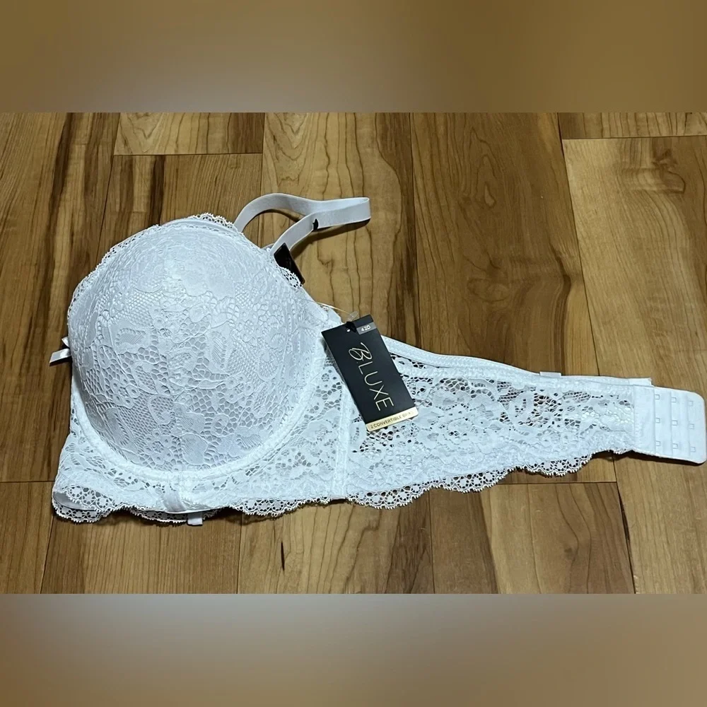 New without tags (NWOT) B.LUXE white lace longline strapless bra – size 42D.